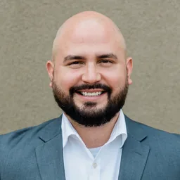Foto de Lic. Miguel Torres, profesional de la salud que migró a Canadá con IMC