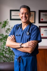 Cómo ejercer medicina en Canadá como médico extranjero: ruta 2026 por provincia